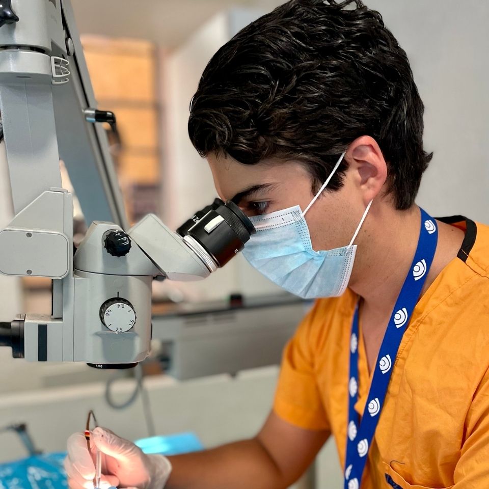 Especialista en Retina y Cirugía Oftalmológica Dr. Emiliano Rodriguez